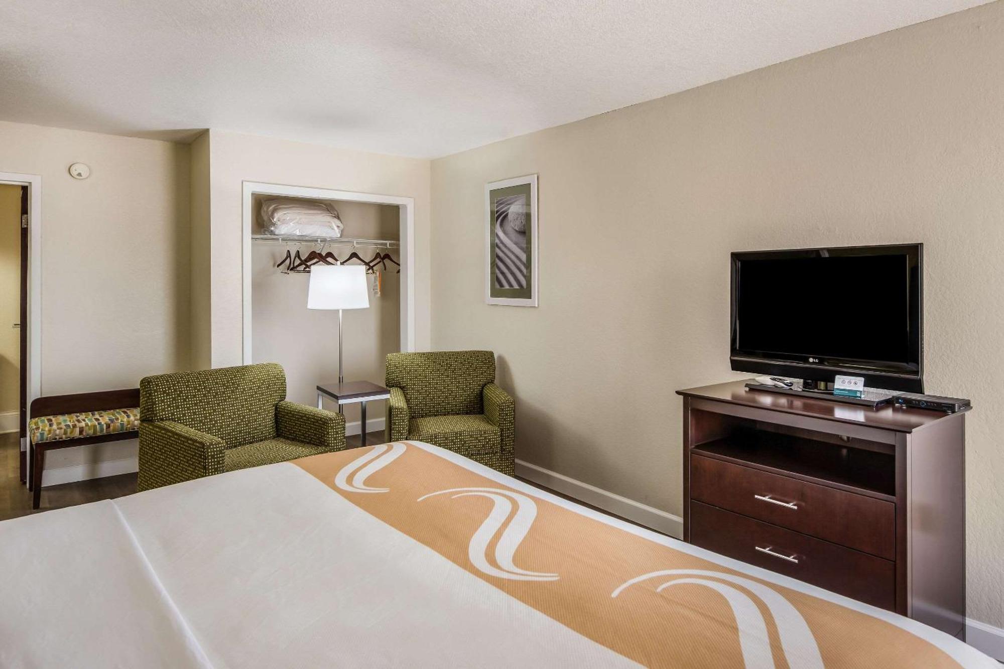 Quality Inn & Suites Quincy - Downtown Exteriör bild
