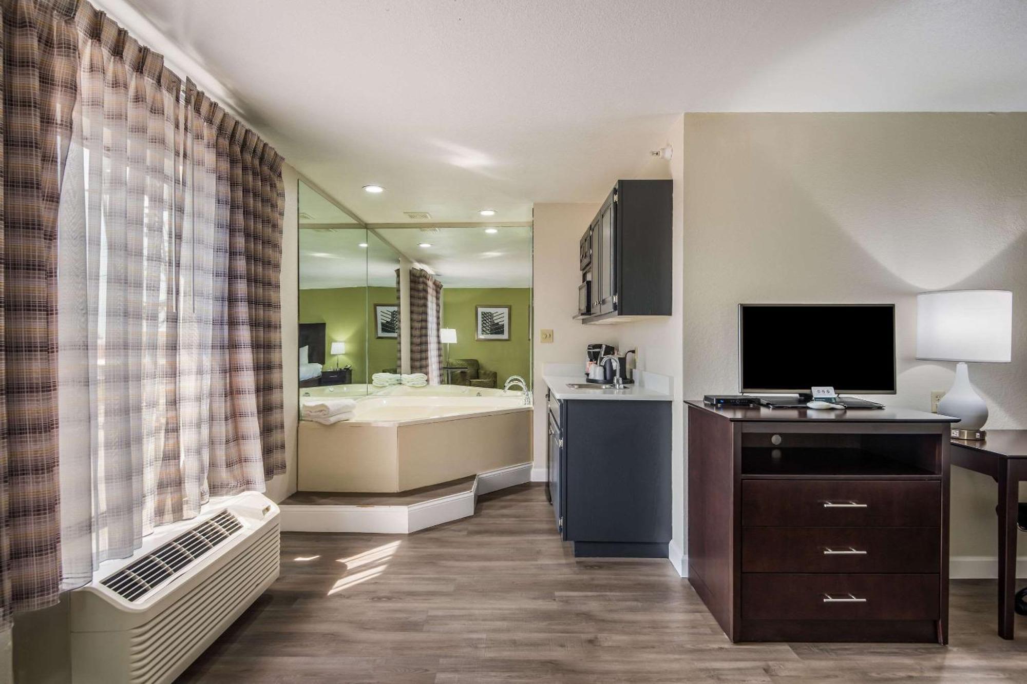 Quality Inn & Suites Quincy - Downtown Exteriör bild